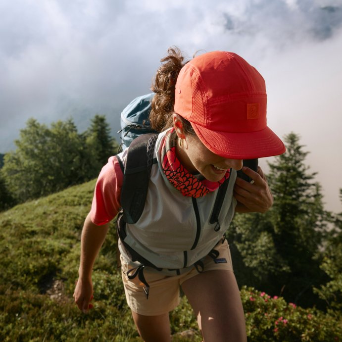 Кепка Buff 5 Panel Go Cap Solid Poppy 119490.442.20.00 (S/M) в Твери