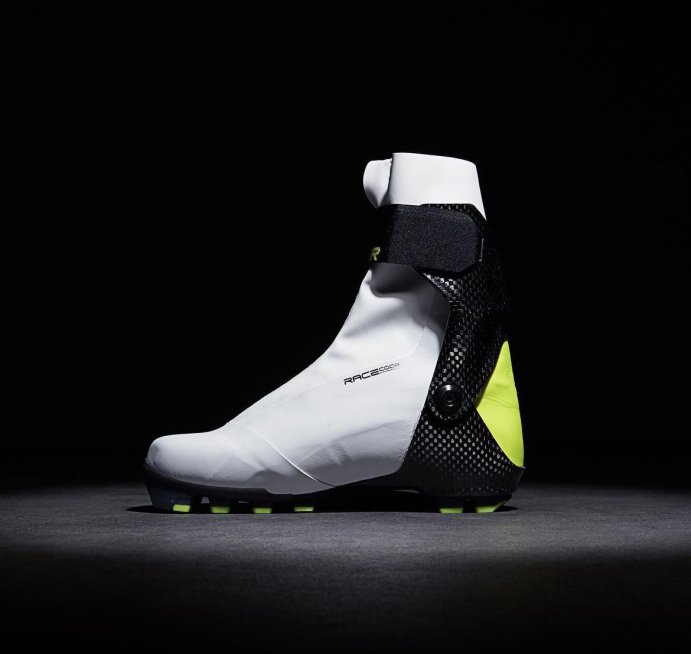 Лыжные ботинки FISCHER NNN SPEEDMAX SKATE S04122