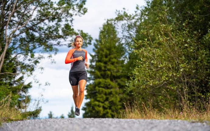 Термофутболка SWIX Radiant RaceX LS жен. красный неон  40606/90015 в Твери