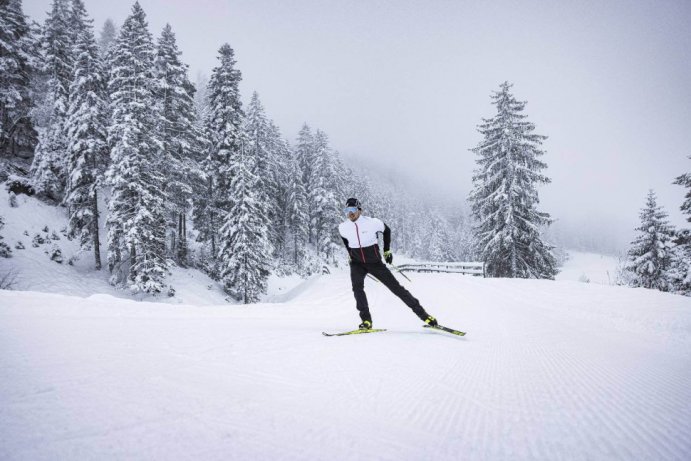 Костюм разминочный LOFFLER WC WS Light white/black EL25119-101/EL25135-990 в Твери