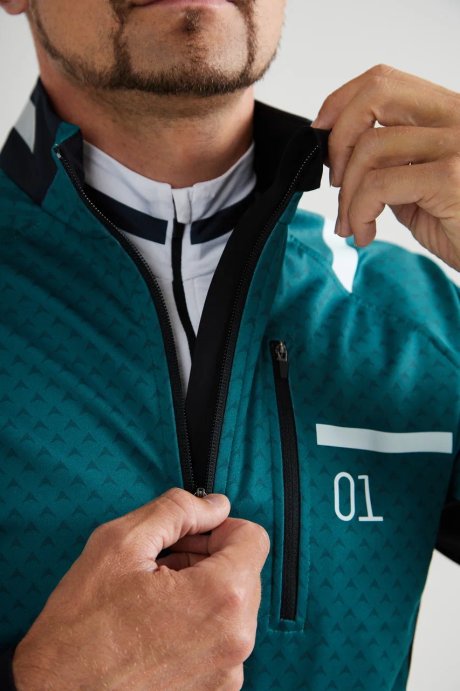 Куртка разминочная КОМАНДНАЯ ЛИНИЯ Баланс муж. SJK201M-0301 зеленый черный в Твери